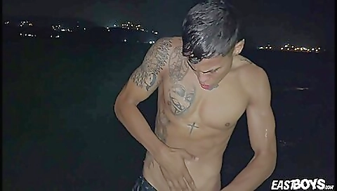 Horny lesbian enjoys pussy licking